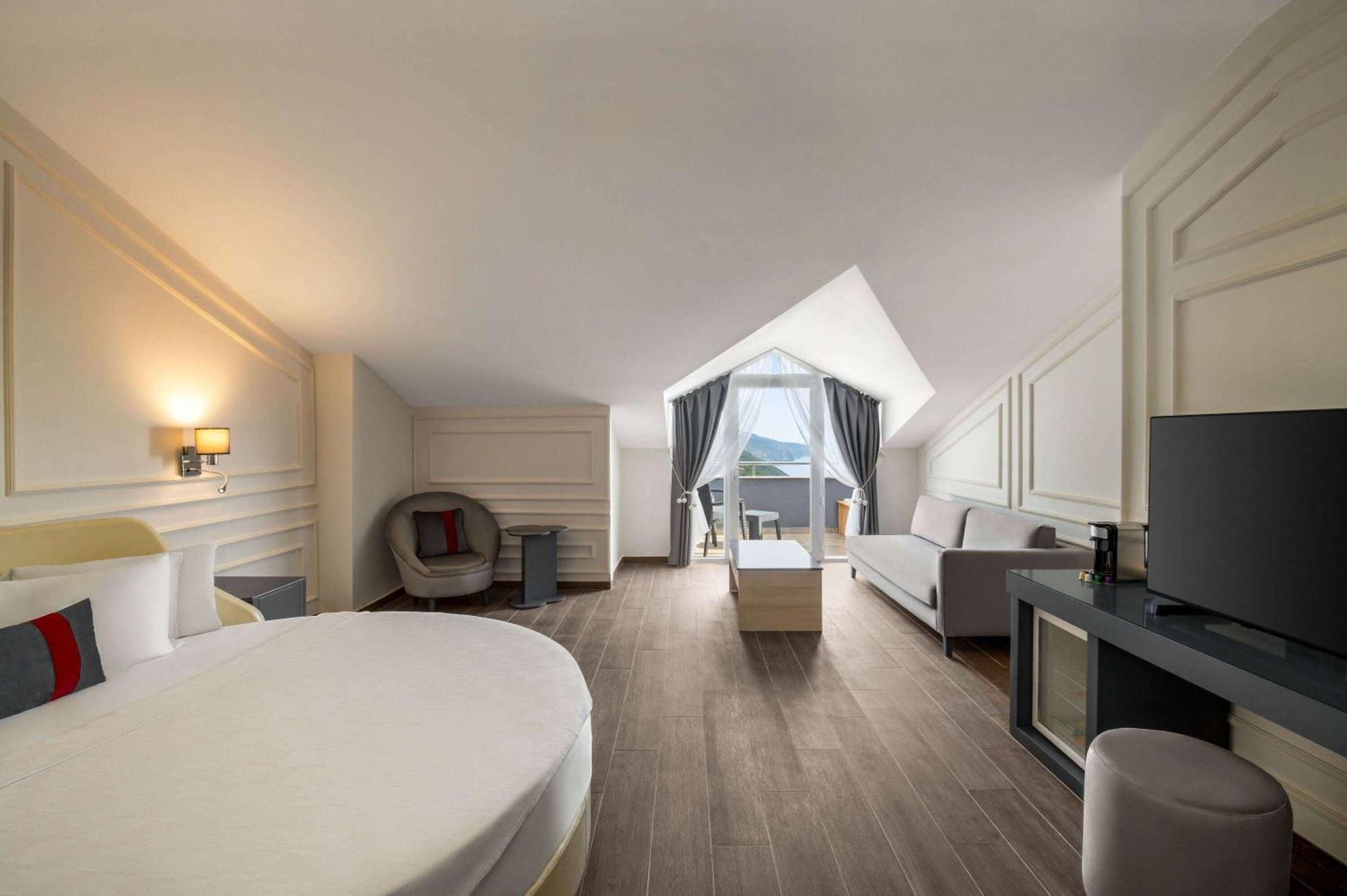 Ramada By Wyndham Fethiye Oludeniz Adult Only Hotel Ngoại thất bức ảnh